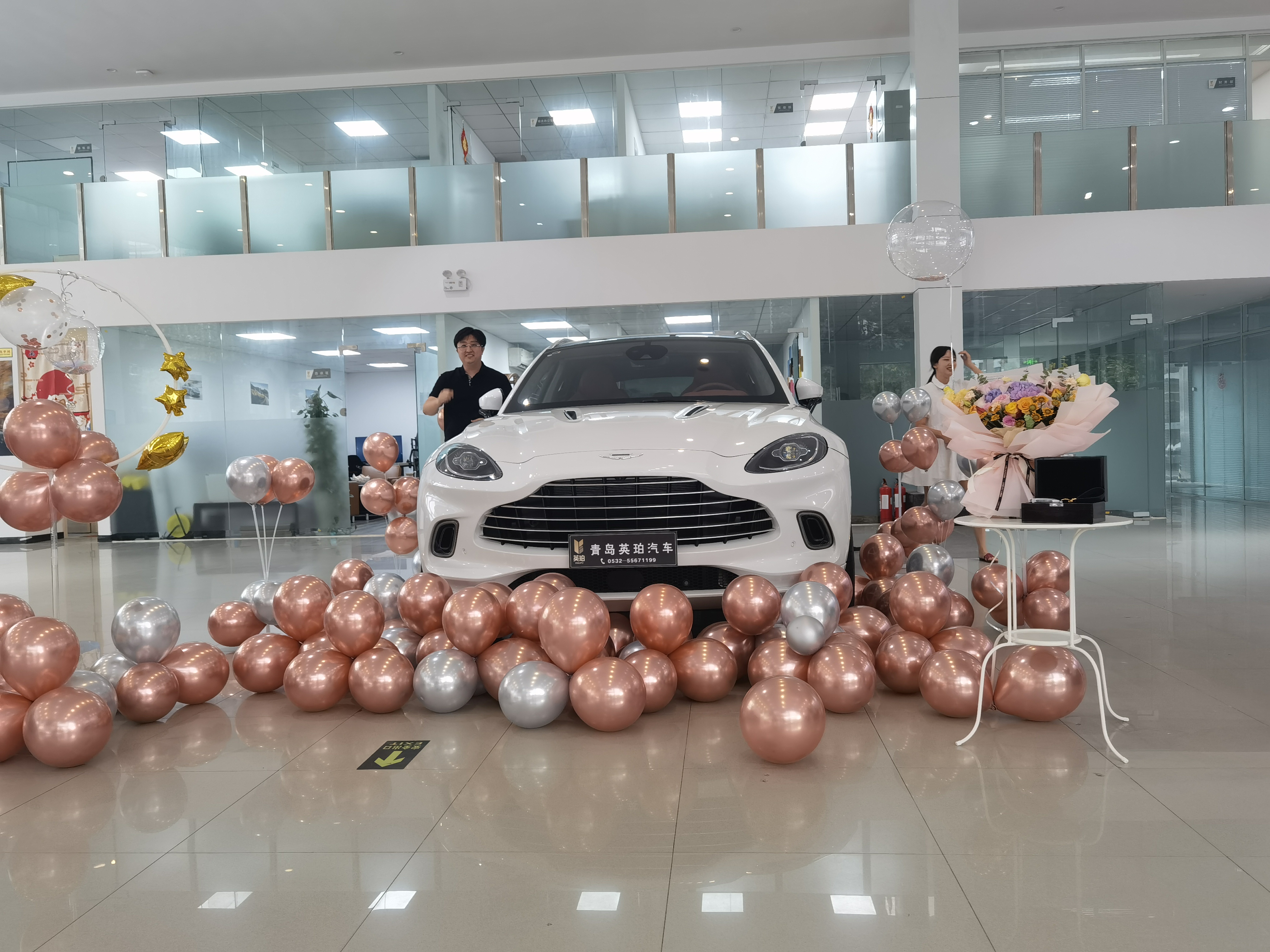 恭喜姜先生喜提愛車阿斯頓馬丁DBX！