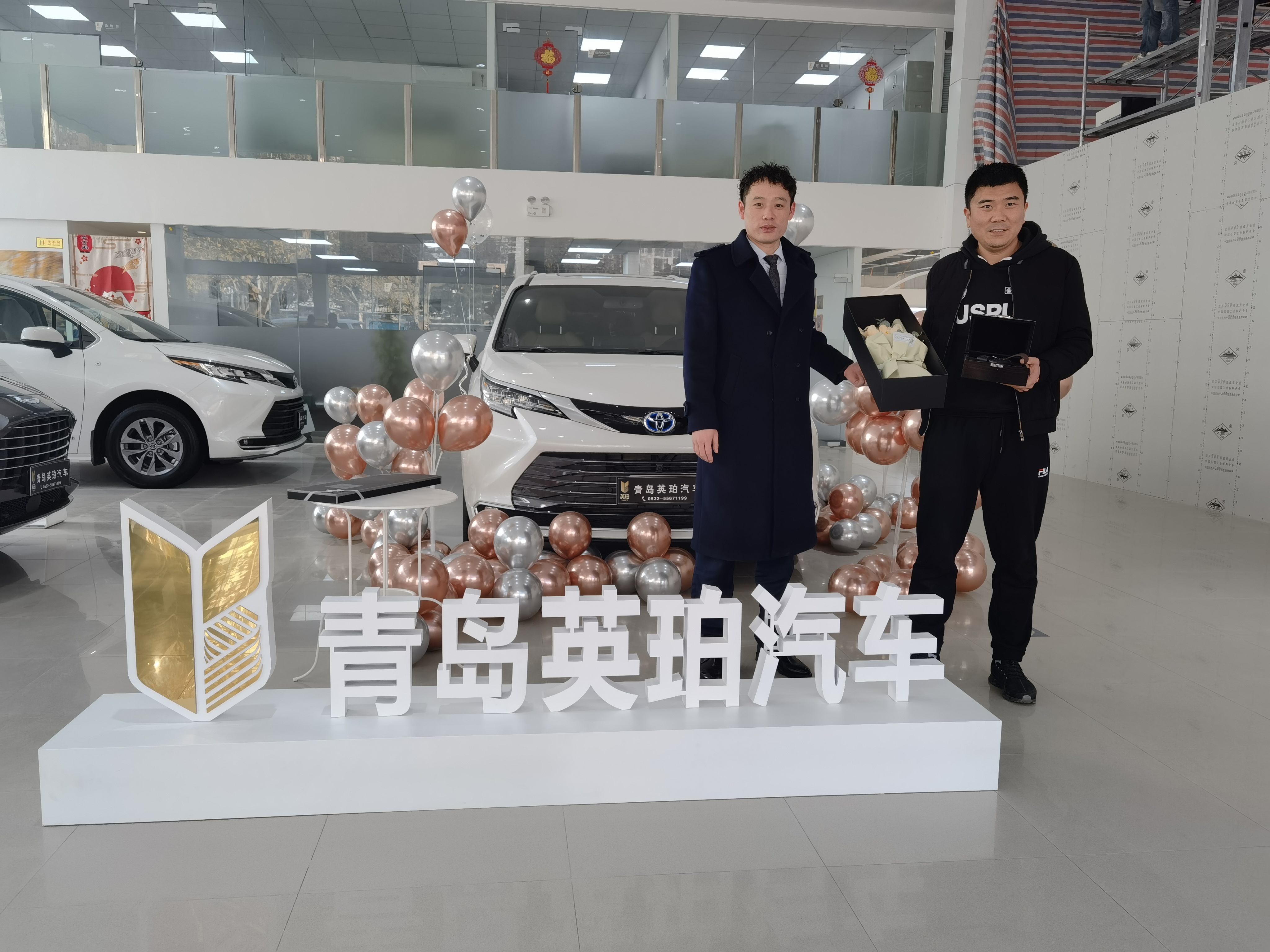 恭喜先生喜提愛車豐田塞納！